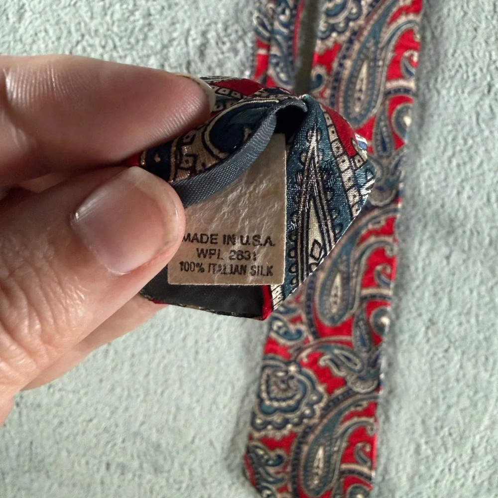 Halston III Mens Red Blue Paisley Italian Silk Necktie Made in USA Vintage Style